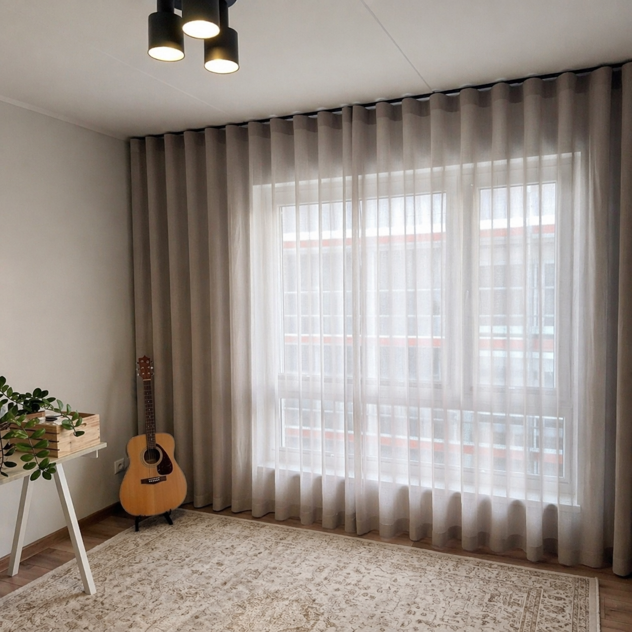 Päevakardin kontori toas